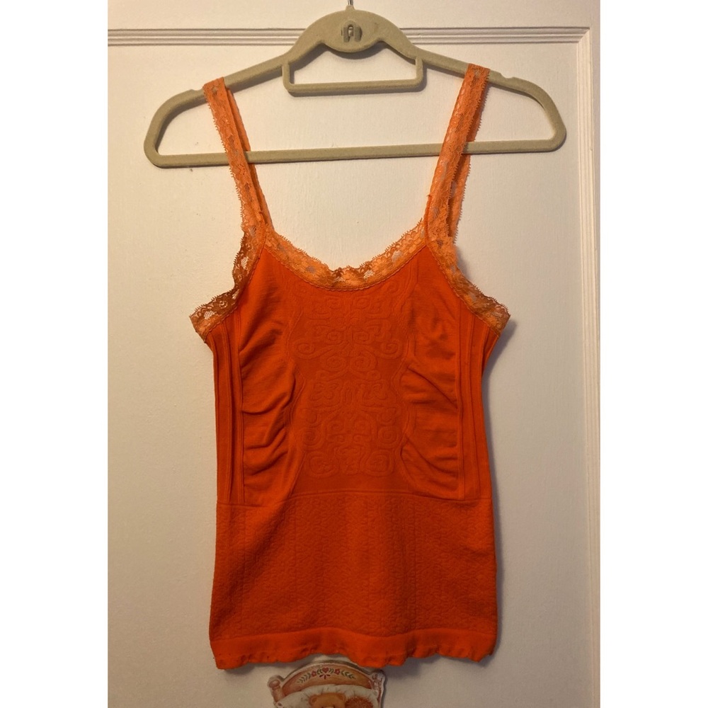 Sexy, stretchy orange top with pattern XS